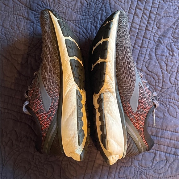 Brooks Ghost 11 Athletic Shoes in Black and Red Men’s Size 9 GUC - Picture 5 of 10